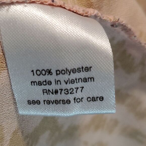 Elizabeth and James drop button front blouse size L in peach - Picture 7 of 11